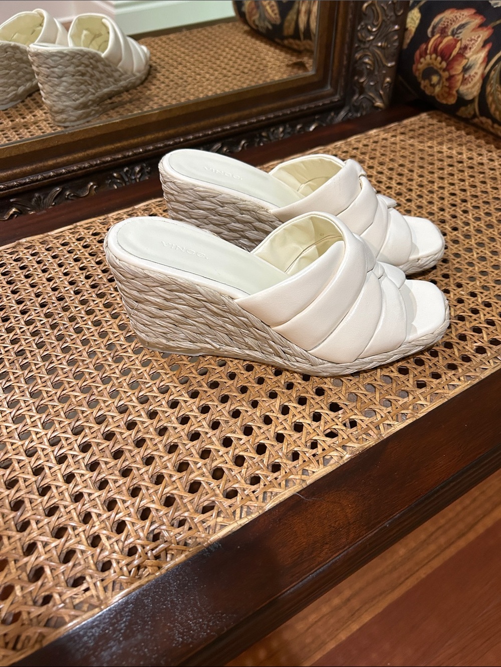 Vince Designer Cream Quilted Wedge Slide Sandals NEW NEVER WORN